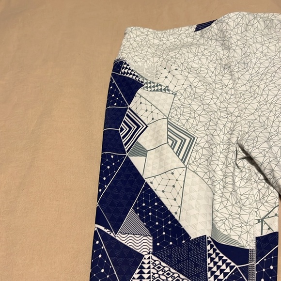 Evolution 3/4 Leggings, Medium - Picture 2 of 9